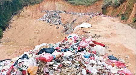 黃塘鎮有垃圾場，嚴重污染水源地。