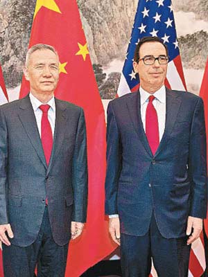 姆鈕欽（右）將與中國國務院副總理劉鶴（左）會面。