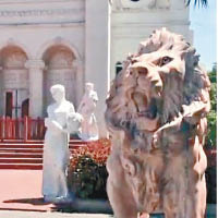 「法國聖心教堂」外設石獅子。