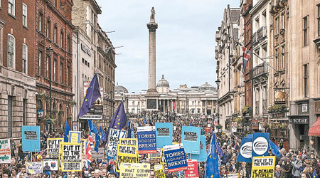 民眾在倫敦示威，爭全民有權就最終脫歐協議投票。