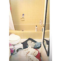 克里斯坦森住所浴室的照片首度曝光。