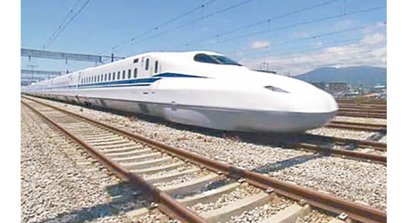 以電池推動的N700S列車在三島市測試。（電視畫面）