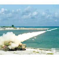解放軍在早前演習中向東海發射反艦導彈。（互聯網圖片）