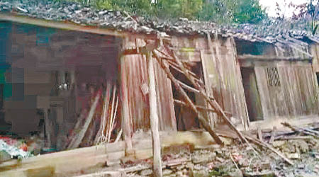 羅雪翠的姑丈居住的房屋破爛不堪。（互聯網圖片）