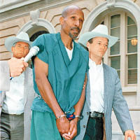 瓊斯（中）是上一個被聯邦政府處決的死囚。
