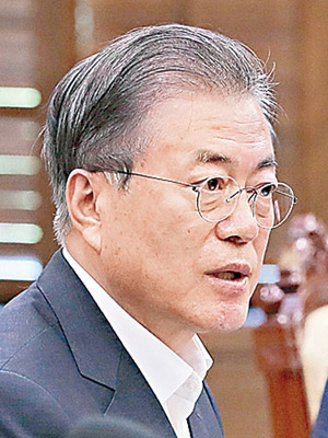 南韓總統文在寅出席國安會議，決定不續簽軍事情報保護協定。