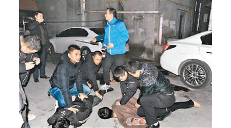 四川警方抓捕多名疑犯。（互聯網圖片）