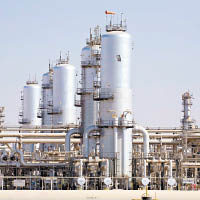 布蓋格煉油廠是全球最大石油加工設施。