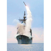 美軍已準備軍事選項反擊伊朗。圖為美國軍艦發射巡航導彈。（美聯社圖片）