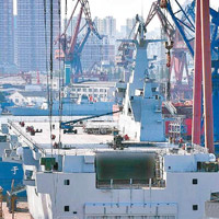 兩棲攻擊艦在上海建造。