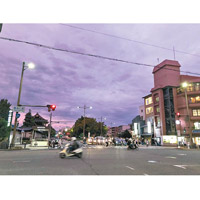 海貝思來襲前夕，京都傍晚天空變成紫色。（讀者提供）