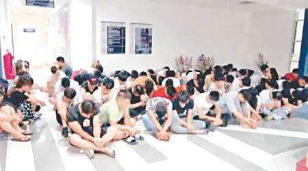 多名中國籍疑犯被捕。（互聯網圖片）