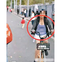 女跑手騎共享單車作賽。（互聯網圖片）