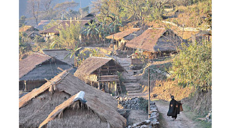 雲南佤族部落坐落山村，保持原始風格。