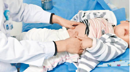 「小兒推拿」是近年熱門的育嬰服務。