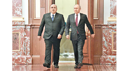 普京（右）與米舒斯京（左）出席新內閣會議。（美聯社圖片）