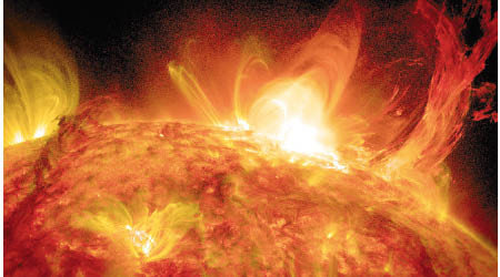 NASA曾觀測到太陽表面發生劇烈爆炸。