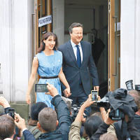 前首相卡梅倫夫婦當年在脫歐公投中投票。
