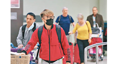 大批中國留學生返回澳洲開學。