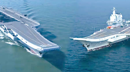 遼寧艦（左）與山東艦（右）近日在官方電視台「同框」出現。