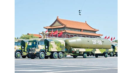 圖為可攜帶核彈頭的東風5B洲際導彈。