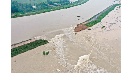 安徽：當局對滁河全椒縣堤壩爆破洩洪。