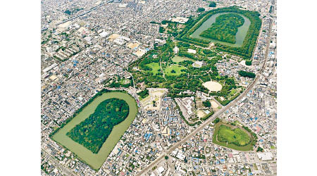 大山古墳（右上）是日本國內最大的前方後圓古墳。