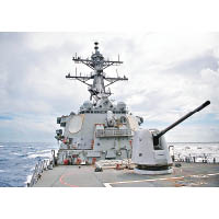 美軍艦巴里號駛經台灣海峽。