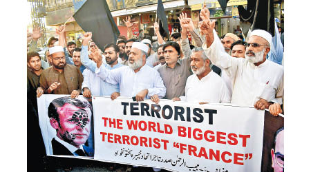 巴基斯坦有民眾示威，抗議馬克龍的言論。（美聯社圖片）