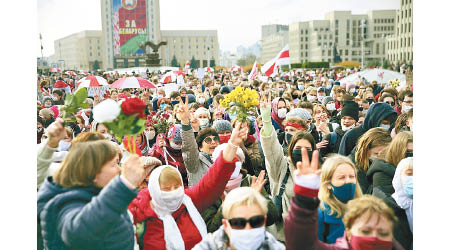 明斯克民眾上街抗議，要求盧卡申科辭職。（美聯社圖片）