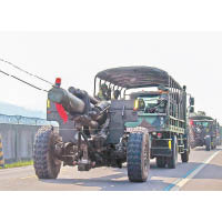 多款軍車參與軍演。