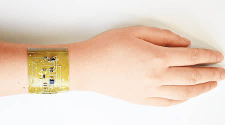 電子皮膚可戴在手腕。
