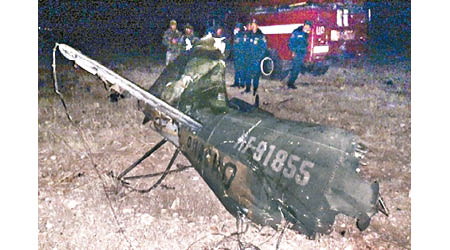 直升機被擊中後墜毀。（美聯社圖片）