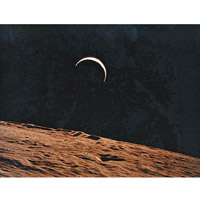 拍賣品包括NASA拍攝月球的早期圖像。