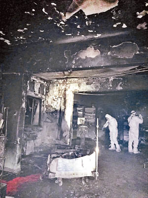 羅馬尼亞專門收治新冠病人的醫院發生大火，深切治療部病房嚴重焚毀。（美聯社圖片）