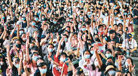 泰國首都曼谷昨日再有數千人聚集，參與由「壞學生組織」號召的示威。