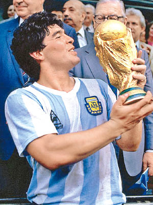 馬納當拿在1986年率領阿根廷獲得世界盃冠軍。