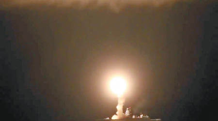 鋯石高超音速反艦巡航導彈發射升空。