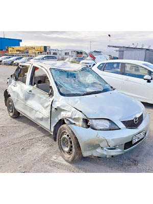 阿特利的座駕意外後車身損毀嚴重。