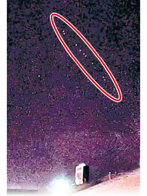 坎貝爾當時發現夜空疑似有UFO艦隊（紅圈示）。