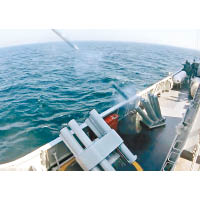 解放軍：黃海演習中，軍艦發射導彈。