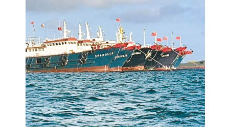 中國漁船聚集在牛軛礁附近，惹來菲律賓強烈不滿。