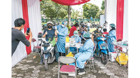 印尼民眾接種科興疫苗。