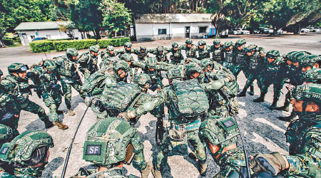 台軍：台灣陸軍特種部隊曾舉行戰術演習。