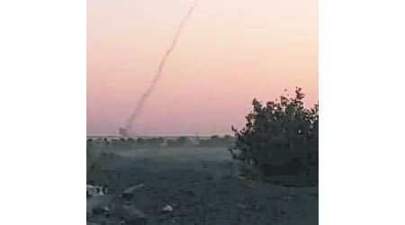 代爾祖爾的美軍基地遭火箭擊中。