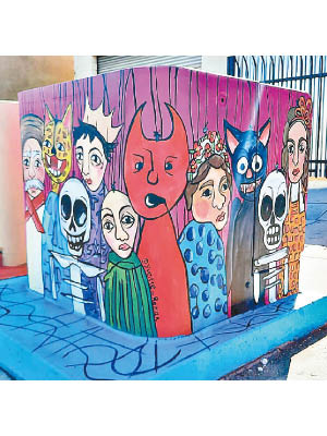 拉美社區放有一個名為「木偶」的藝術箱。