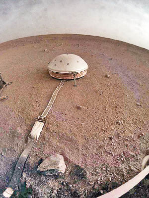 洞察號用地震儀監測火星地震。