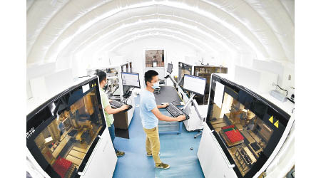 南京新實驗室有助加快檢驗樣本。（中新社圖片）