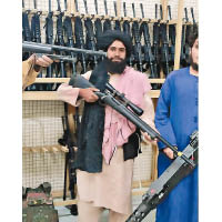 塔利班檢獲美國武器。