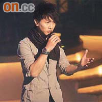 陳柏宇於《勁歌》內落力演出。